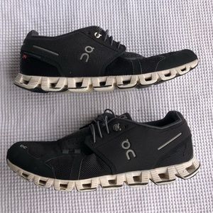 On Cloud Running Shoes Men’s 9.5